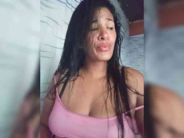 Letty33 webcam