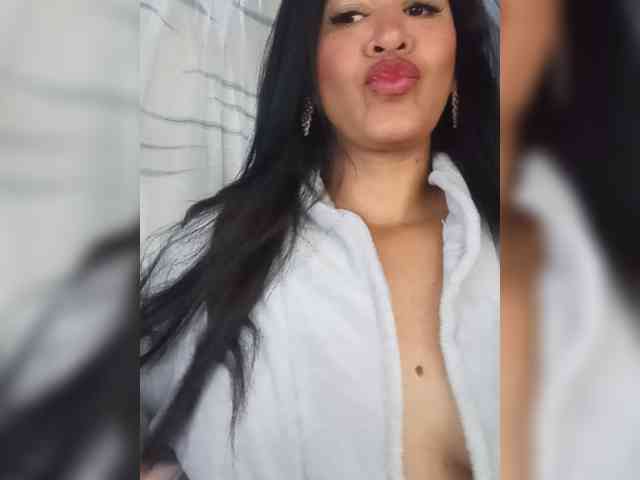 Letty33 webcam