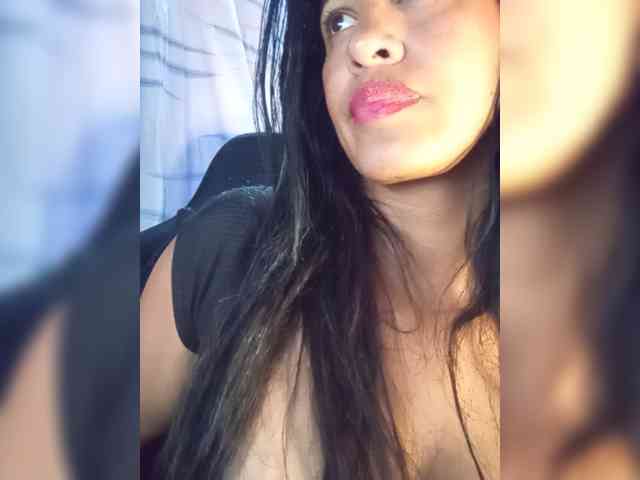 Letty33 webcam