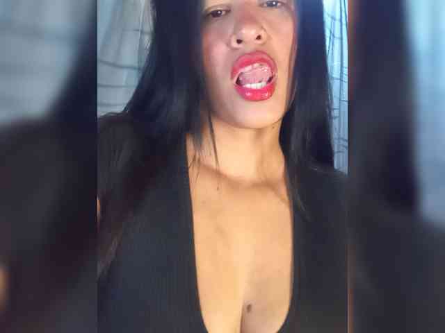Letty33 webcam