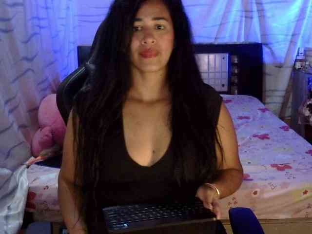Letty33 webcam