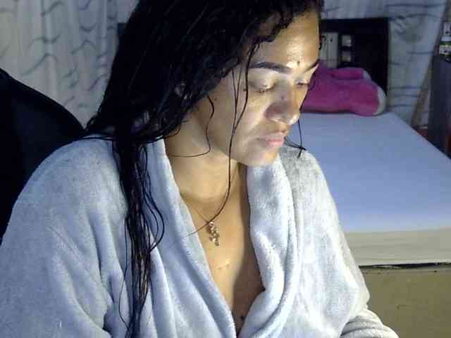 Letty33 webcam