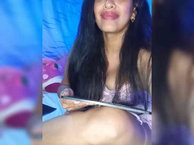 Letty33 webcam