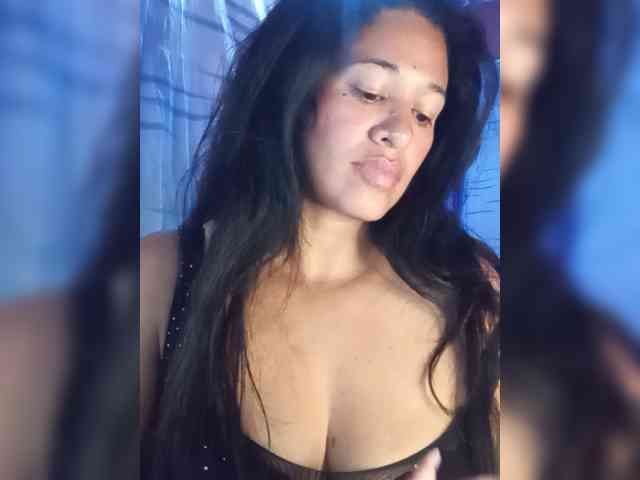 Letty33 webcam