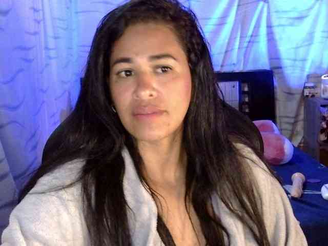 Letty33 webcam