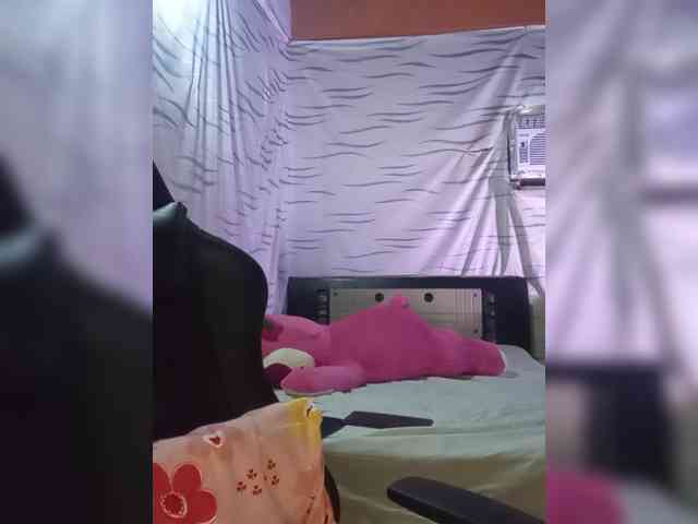 Letty33 webcam