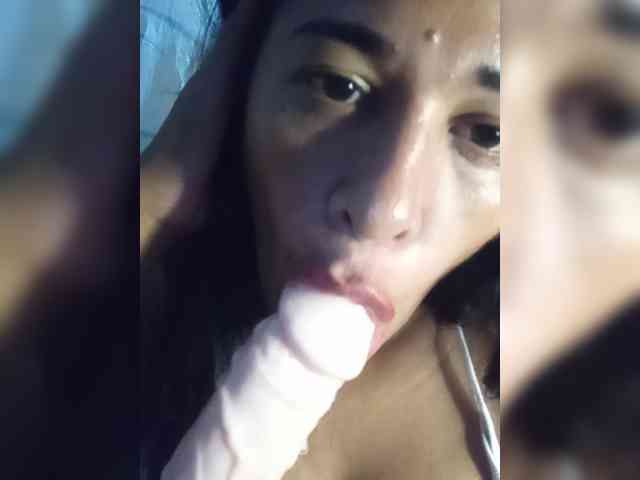 Letty33 webcam