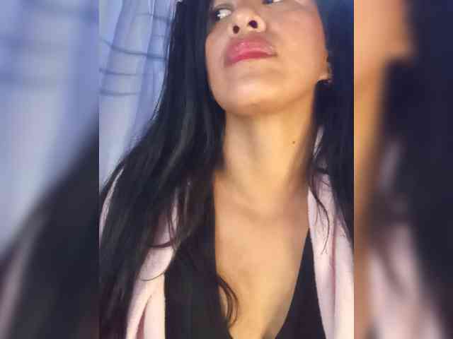 Letty33 webcam