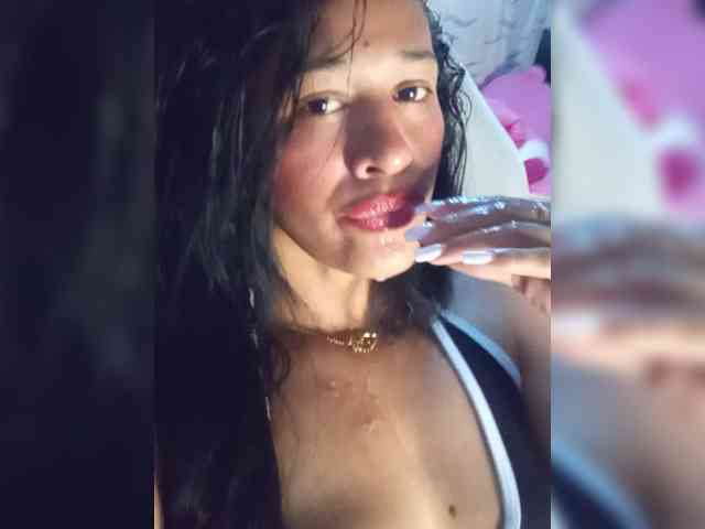 Letty33 webcam