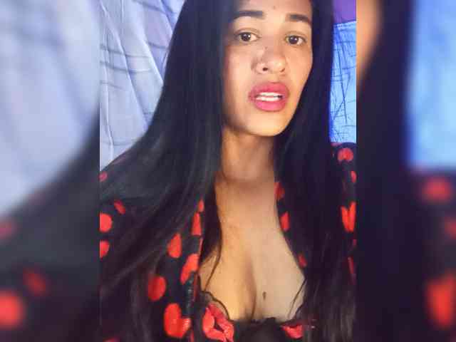 Letty33 webcam