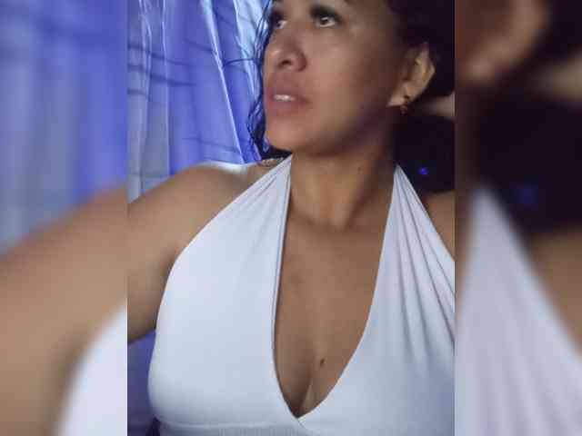 Letty33 webcam