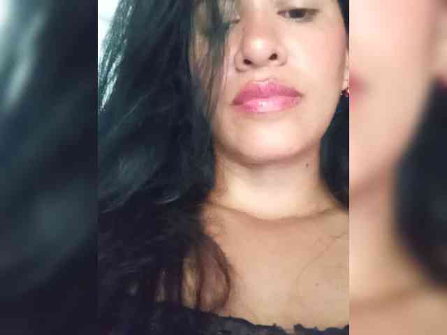 Letty33 webcam