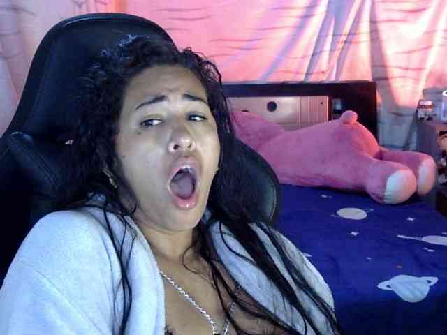 Letty33 webcam