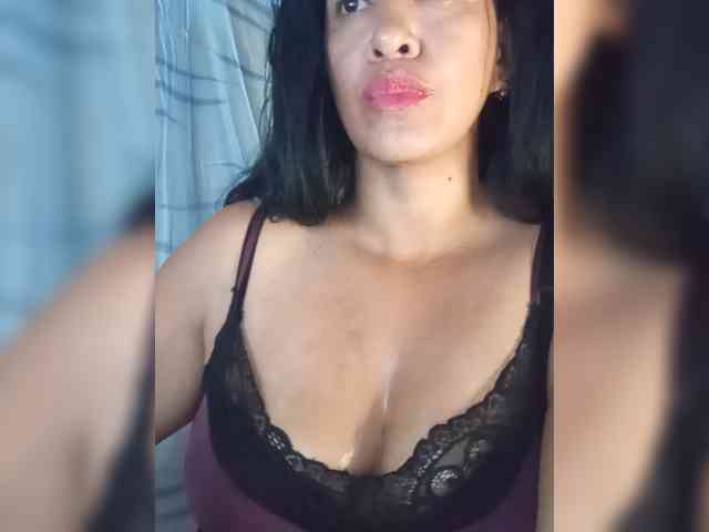 Letty33 webcam