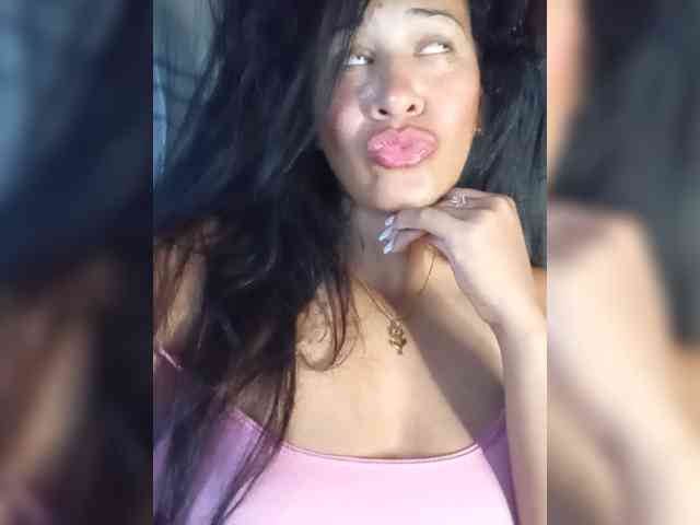 Letty33 webcam
