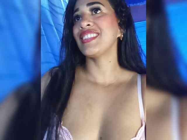 Letty33 webcam