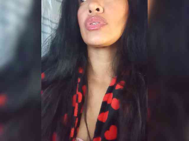 Letty33 webcam