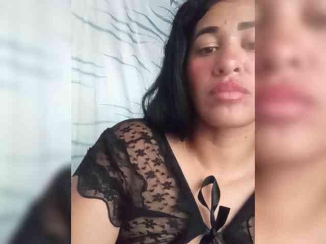 Letty33 webcam