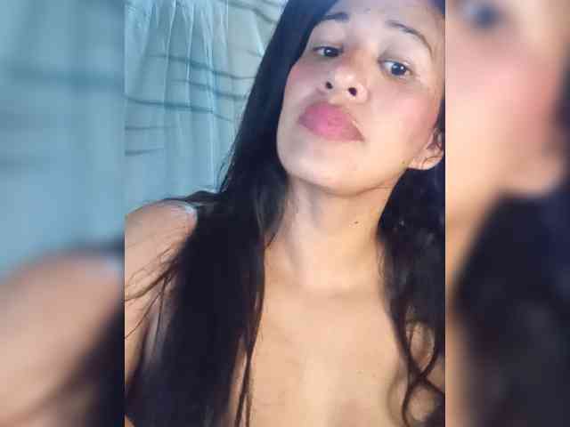 Letty33 webcam