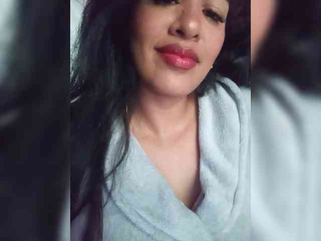 Letty33 webcam