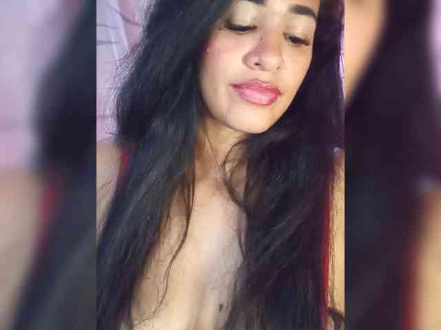 Letty33 webcam