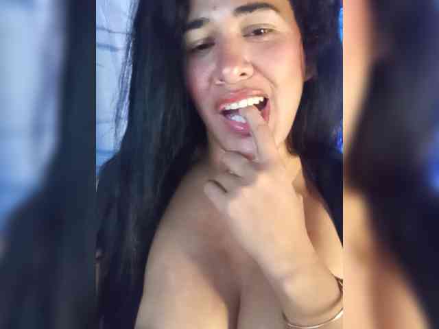 Letty33 webcam