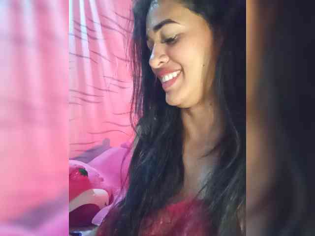 Letty33 webcam