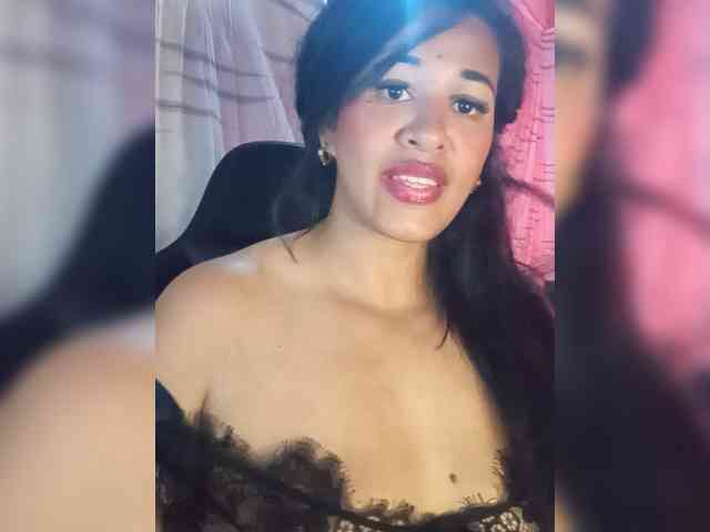 Letty33 webcam