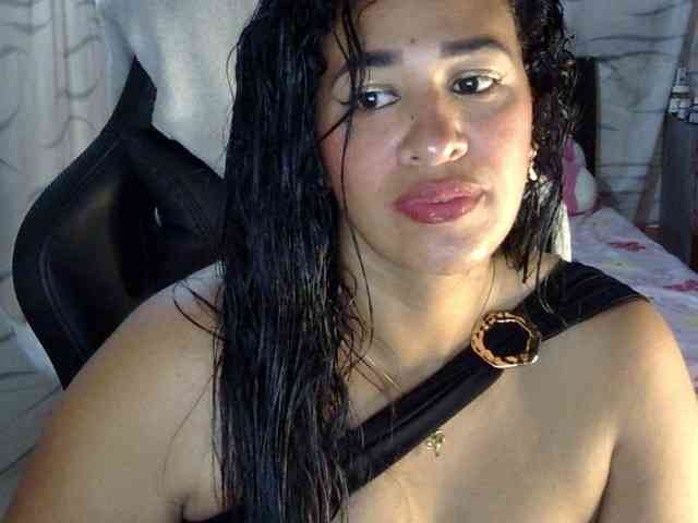Letty33 webcam