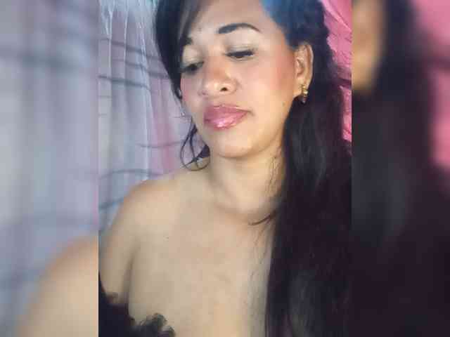Letty33 webcam