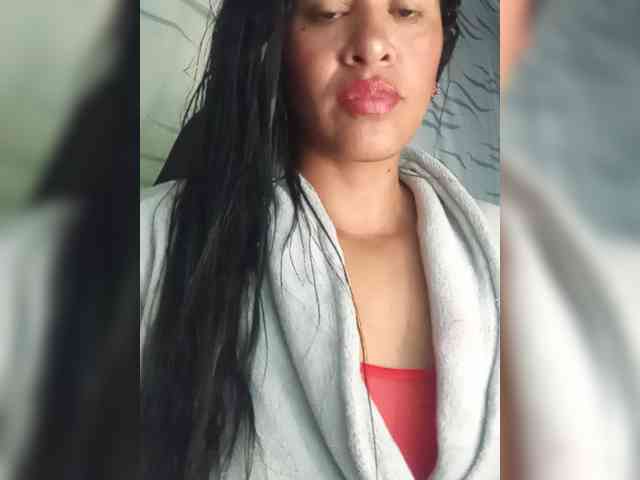 Letty33 webcam