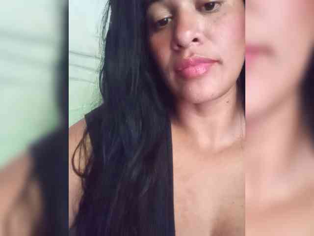 Letty33 webcam