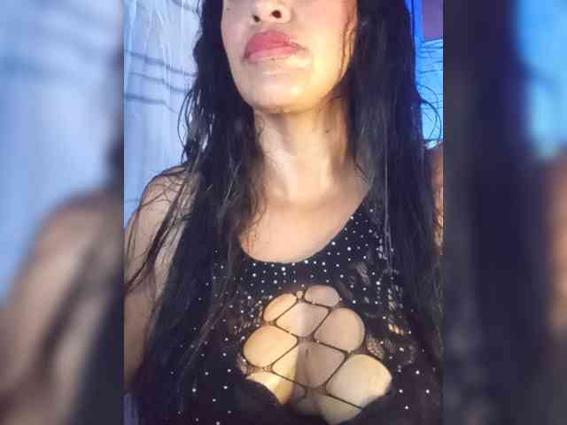 Letty33 webcam