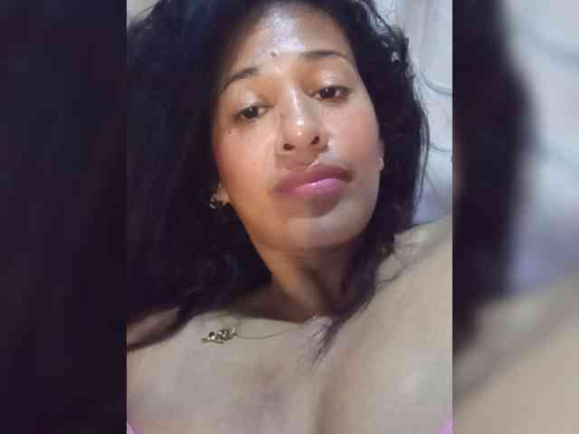 Letty33 webcam