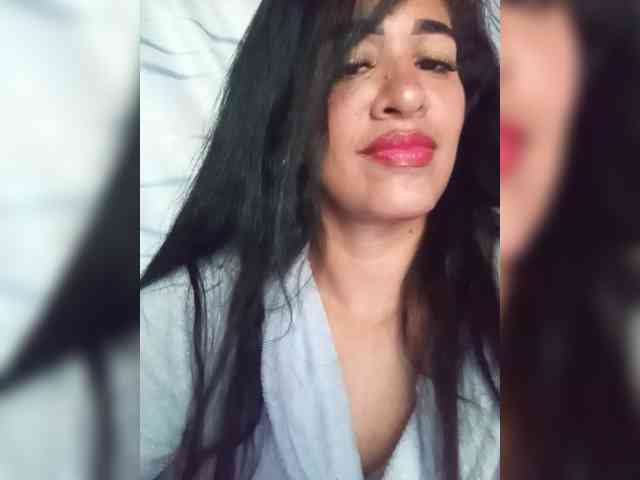Letty33 webcam