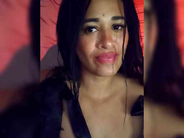 Letty33 webcam