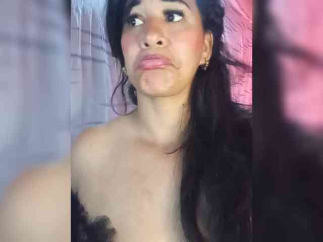 Letty33 webcam