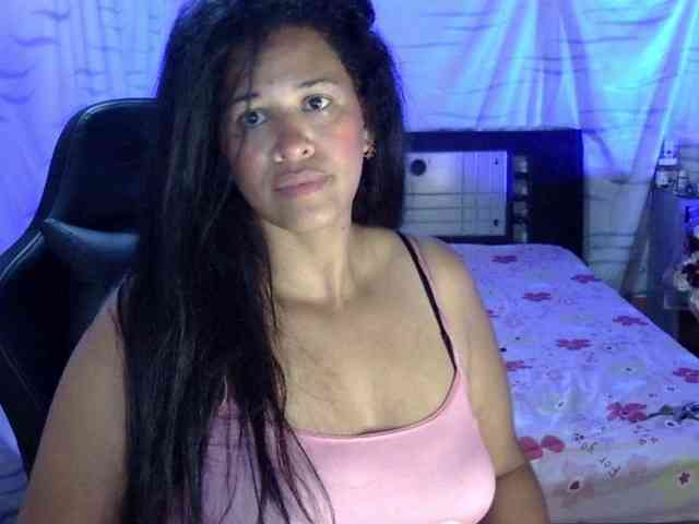 Letty33 webcam