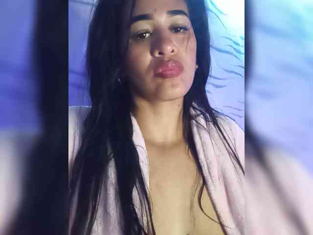 Letty33 webcam