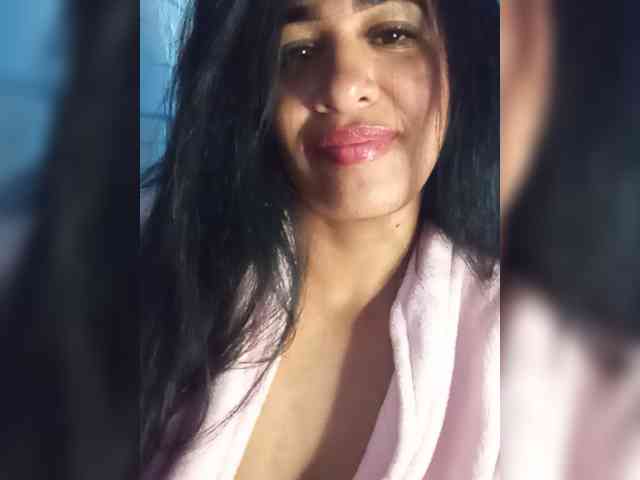Letty33 webcam