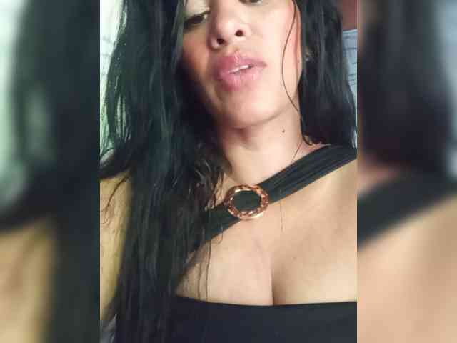 Letty33 webcam