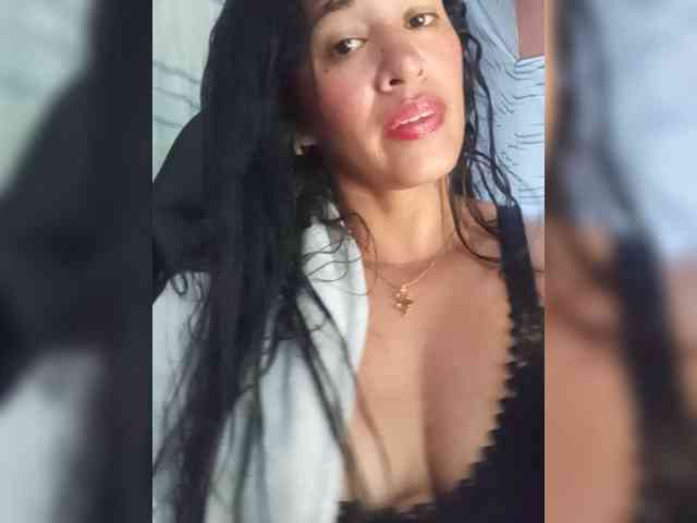 Letty33 webcam