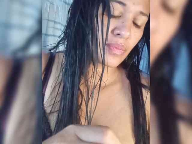 Letty33 webcam