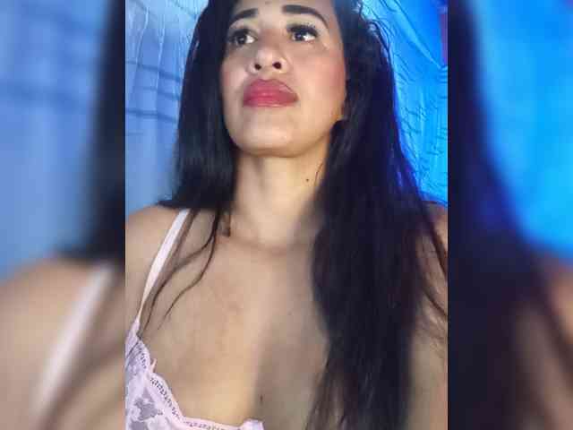 Letty33 webcam