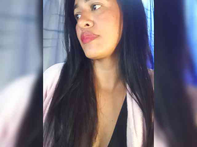 Letty33 webcam