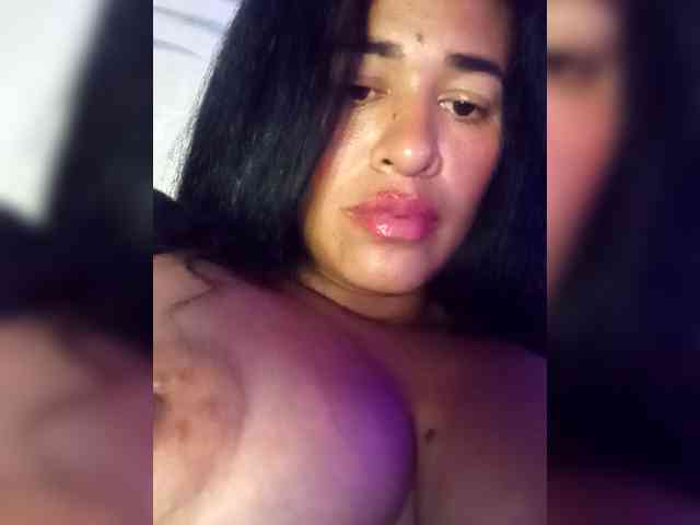 Letty33 webcam