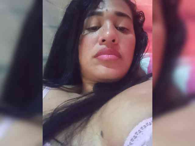 Letty33 webcam