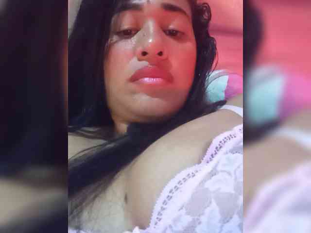 Letty33 webcam