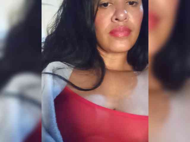 Letty33 webcam