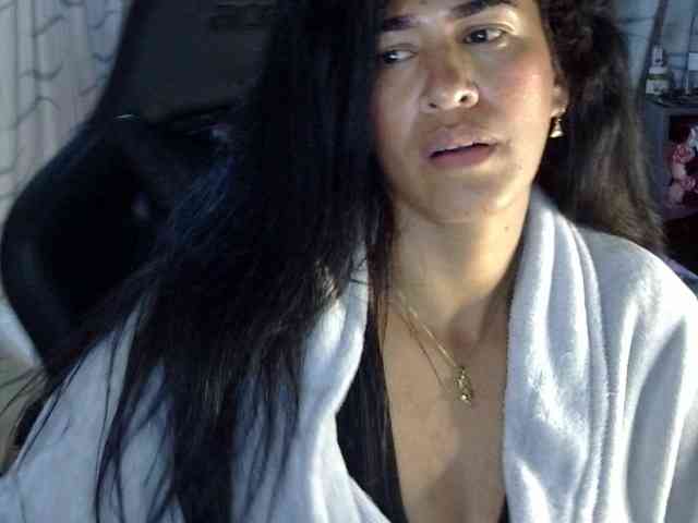 Letty33 webcam